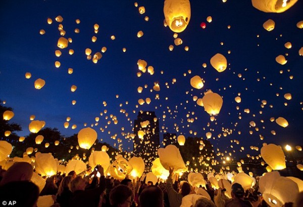 Banned in San Diego. Sky Lanterns Released into the sky. Photo Credit: http://www.dailymail.co.uk/news/article-2210324/Pictured-Thousands-Chinese-lanterns-light-night-sky-Michigan-annual-larger-life-art-completion.html